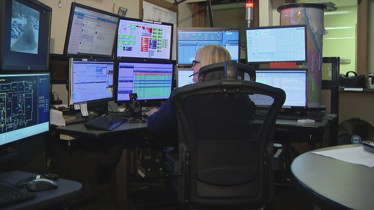 911 dispatchers describe horrors as calls came in from Highland Park massacre