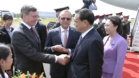 Chinese Premier Arrives in Brussels for China-EU Leaders' Meeting - DayDayNews