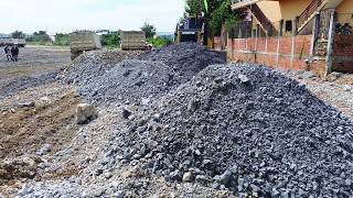Unstoppable Power! SHANTUI DH17C3 PRO Bulldozer Pushing &amp; Plowing Landfill Dump Trucks in Action