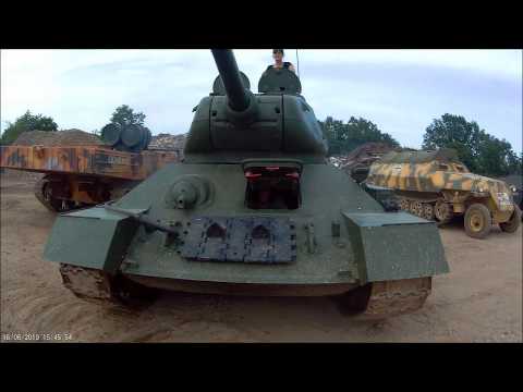 Christel lernt Panzerfahren