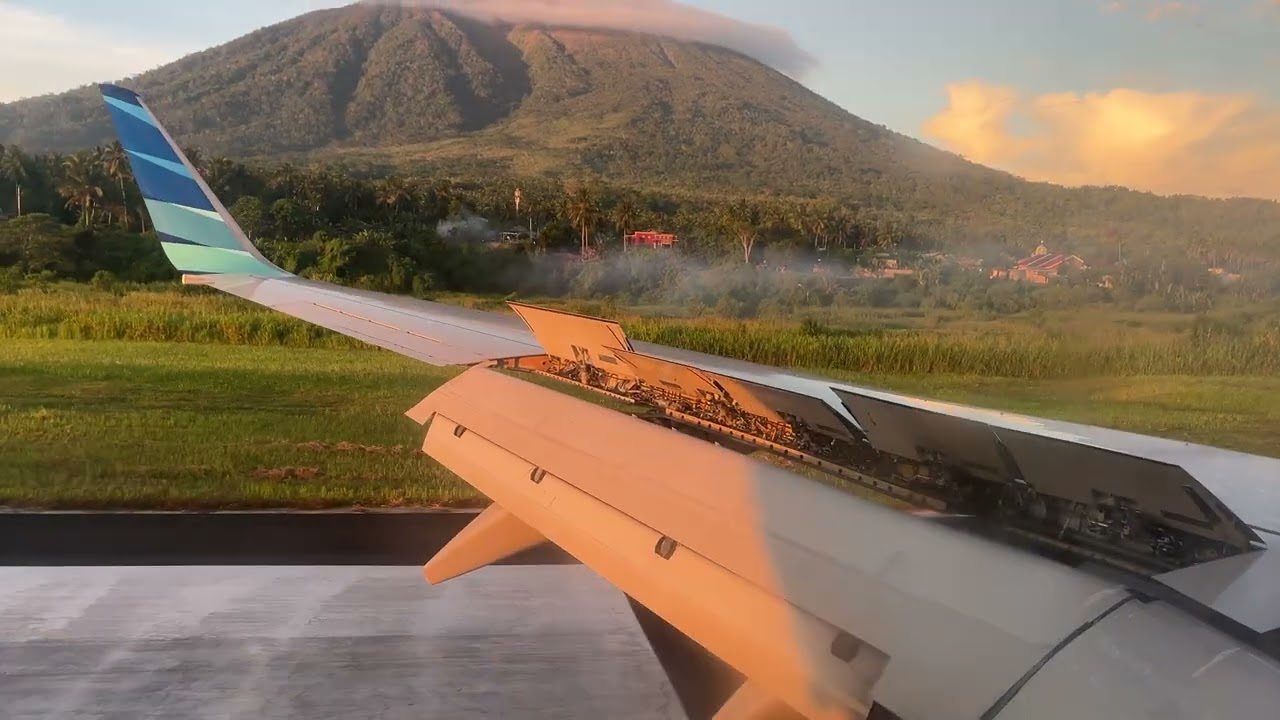 Stunning Sunrise Landing at Ternate: Garuda Indonesia ASMR | Beautiful Sea & Volcano View