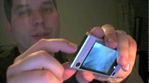 CrunchGear - Motorola Devour Quick Look.flv