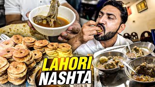 61 Year Old LAHORE Street Food Nashta  Nifa Paye, Manna Murgh Channy and Sadiq Halwapori Baqarkhani