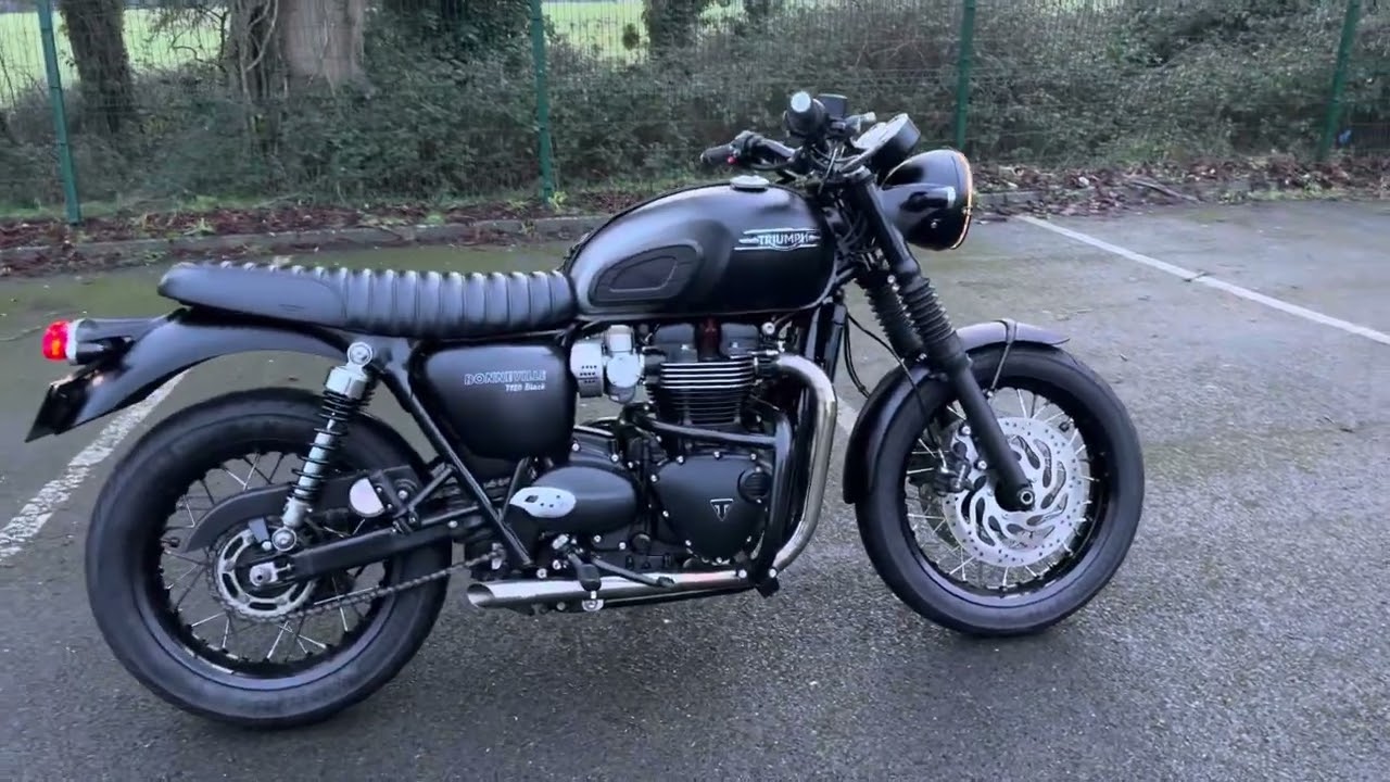 2024 Triumph Bonneville T120 Black with Motone Exhaust 