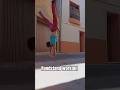 Le handstand entre 2 cafés
