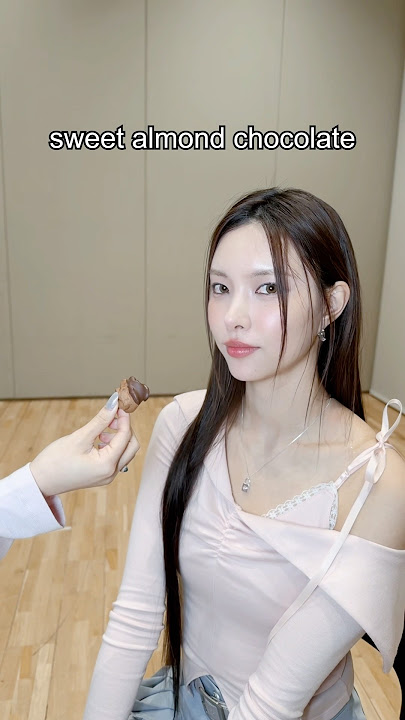 Download lagu #ValentinesDay 🍫🪽 #ILLIT_AlmondChocolate #MOKA #모카 #YUNAH #윤아 #ILLIT #아일릿