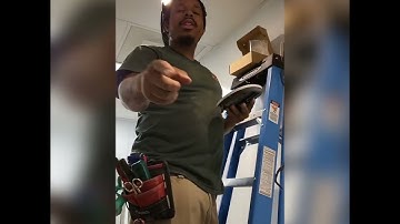 Mounting an Aruba 500 to the ceiling grid using Ap mount D.