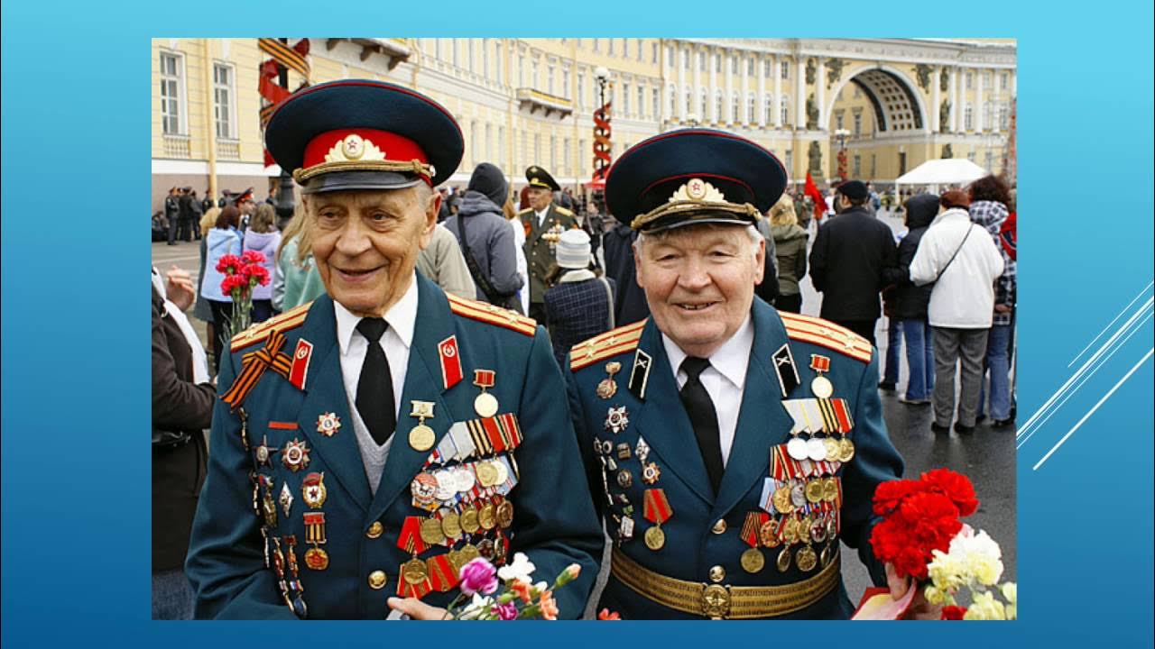 День победы ветераны и дети. Ветеран плачет у вечного огня. Празднование 9 мая. Как он прошел войну. Как он прошел войну.