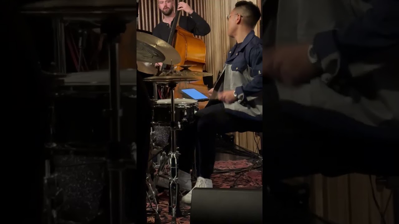 Singles and Doubles #drums bekijken op YouTube Singles and Doubles #drums bekijken op YouTube