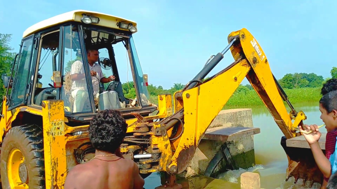 Backhoe Water Kirlosker JCB Backhoe Water Gate Opening || Water Discharges in River ...