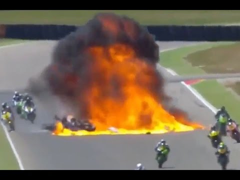 Espectacular accidente en una carrera de motos en España - YouTube