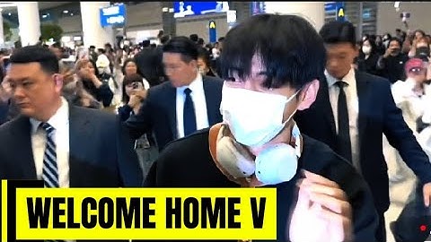 LIVE 🇰🇷 V bts arrives at the airport