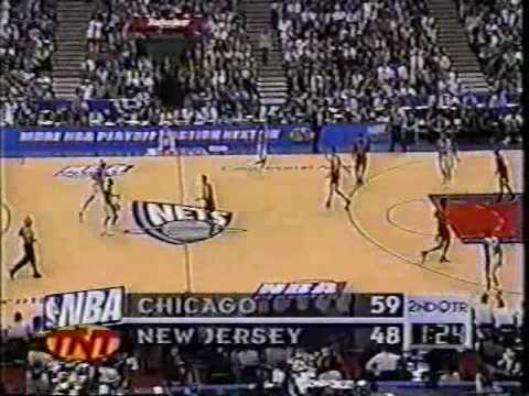 BUSSY BASKET CLUB | LA LÉGENDE DE MICHAEL JORDAN EN 23 MATCHES Sortie en 1982, c'est la 1ere chaussure de Basket ball à