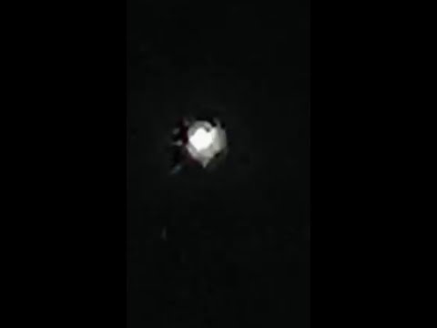 Wideo: W Greater Manchester Ciekawy UFO Przeleciał Między Domami - Alternatywny Widok