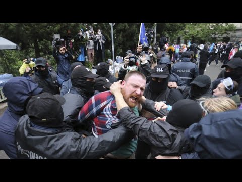 PROTESTCAMP GEGEN TESLA: Großeinsatz in Grünheide! Polizei befürchtet Eskalation