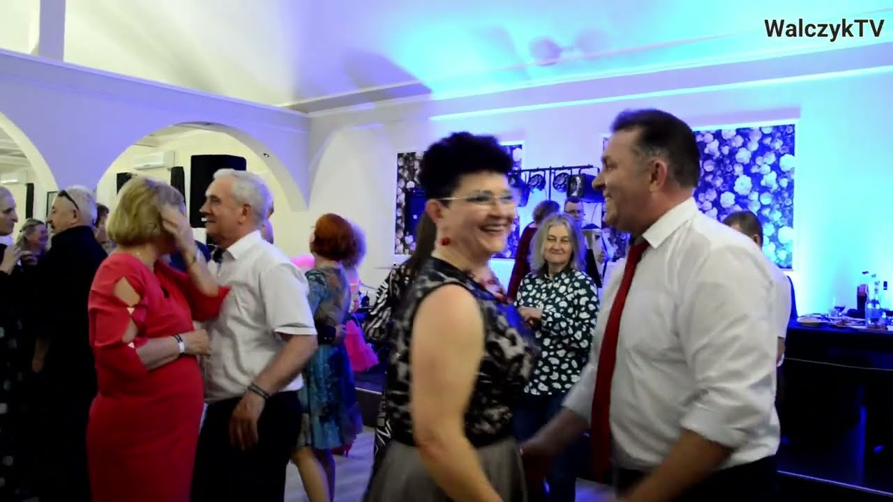 CUDOWNA ATMOSFERA IMPREZY a na parkiecie wśród wspaniałych gości urocza Basieńka z Leszkiem wirują