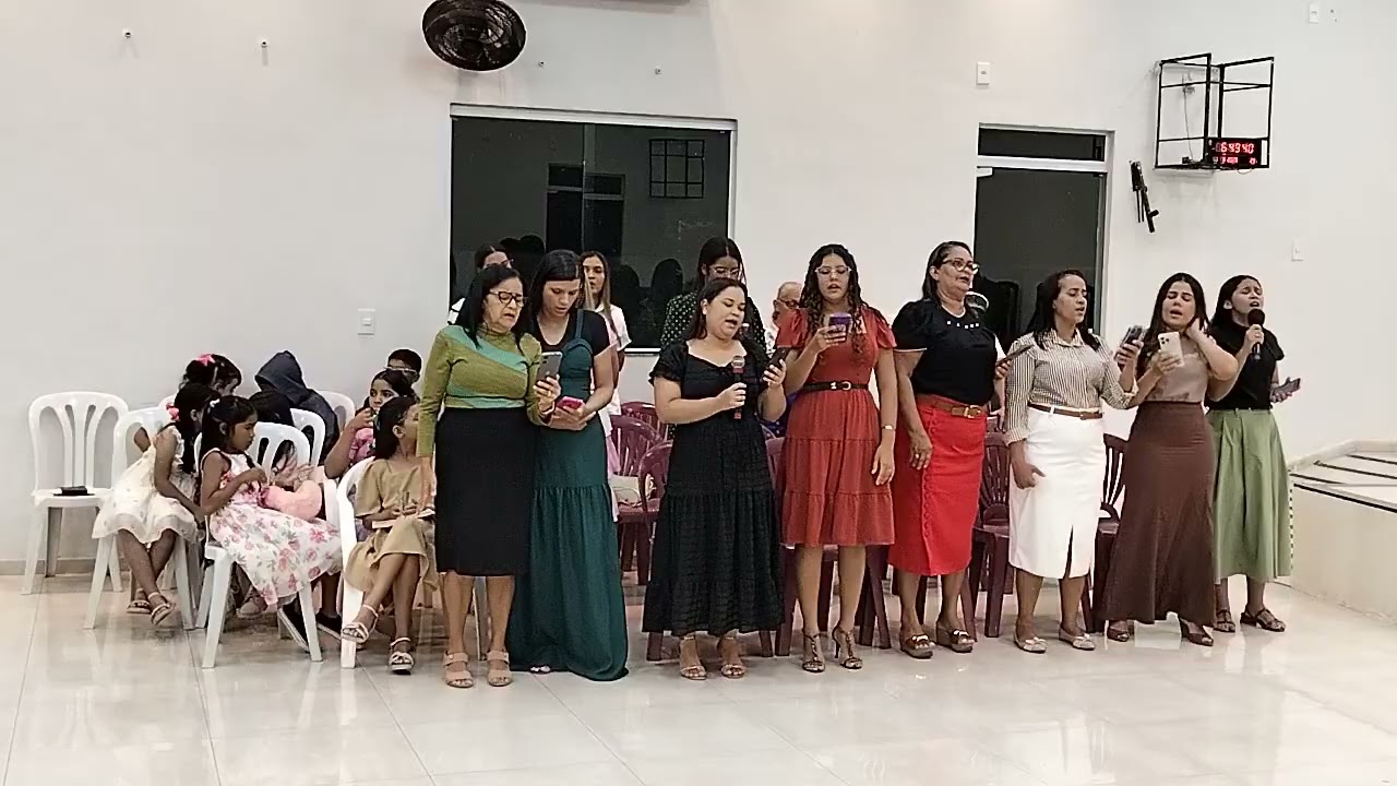 Vocal Rosa de Saron adorando a Deus congregação Siloé 