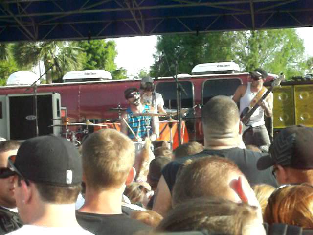 Sleduj Supervillains - Im Leavin' na YouTube