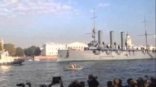 Триумфальное шествие крейсера Авроры по Неве. Триумфальное шествие крейсера Авроры по Неве.