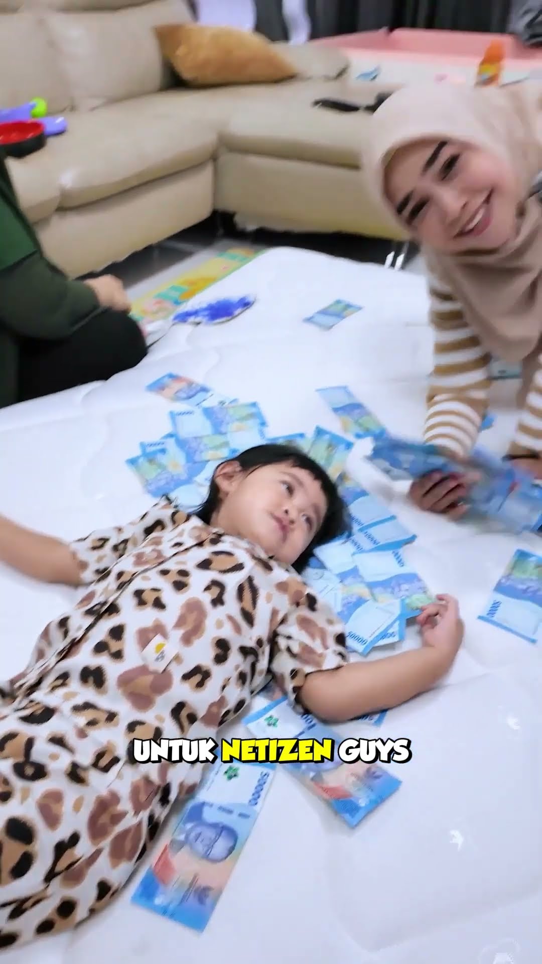 Wow Moana tidur sama duit ??!! #riaricis