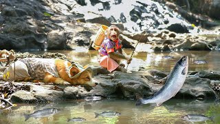 Monkey Baby KiKo Goes Fishing for Grilled Fish with ToTo but it is an Unlucky Day