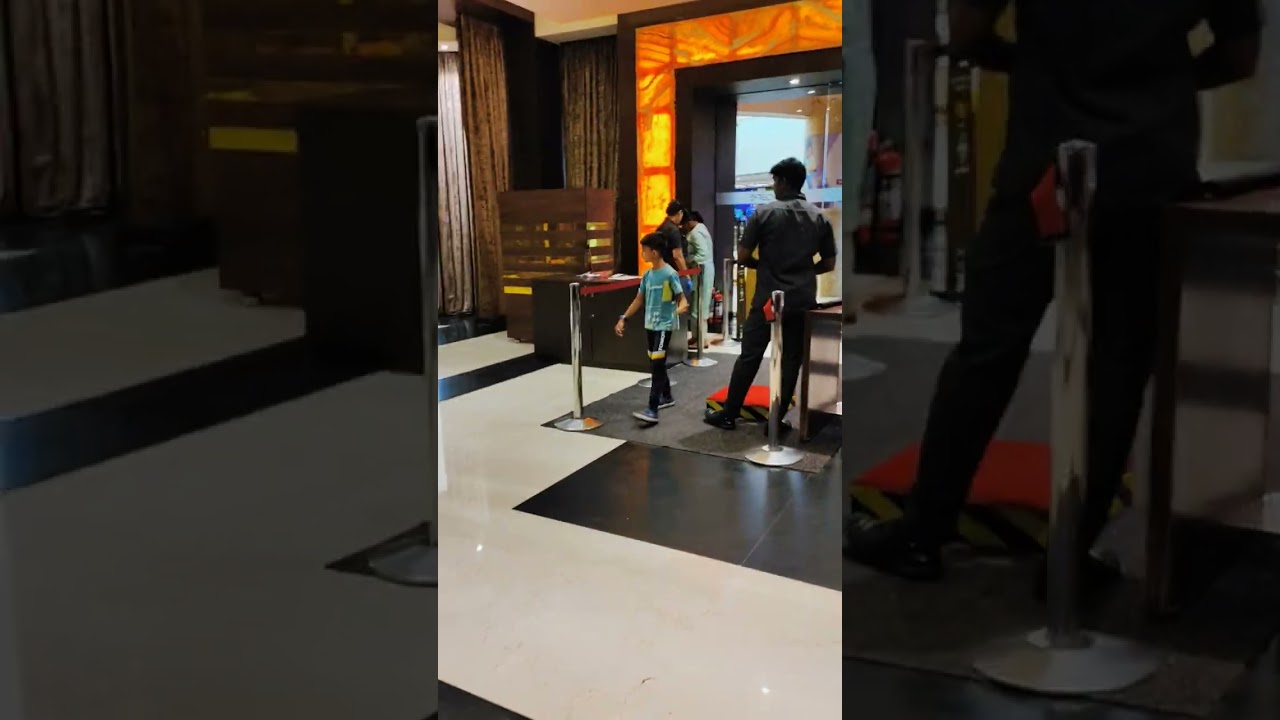 express Avenue Mall cinema theatre in entrance 