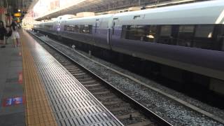 E351系スーパーあずさ 新宿駅到着