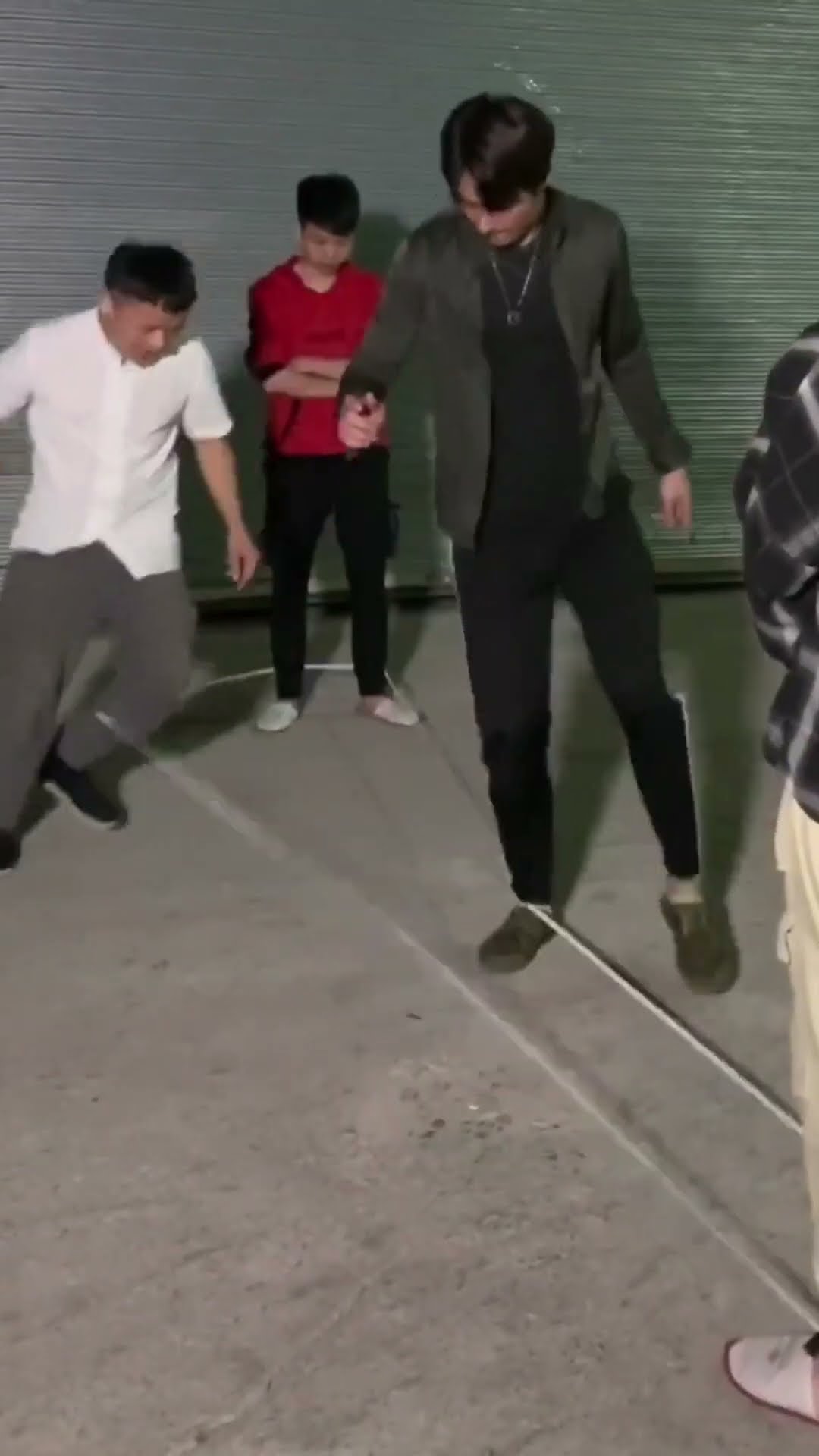 Mother Rong followed Brother Gui and ran out of the house. What a disaster! #shorts