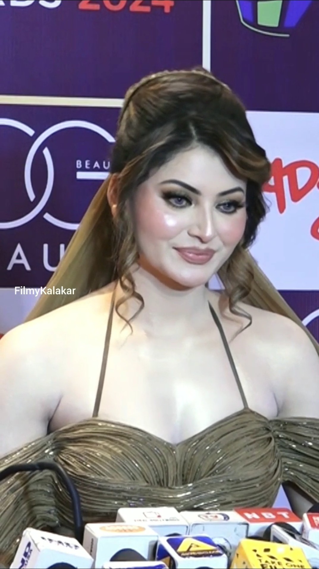 #urvashirautela leaving us star-struck with her surreal beauty ? #filmykalakar