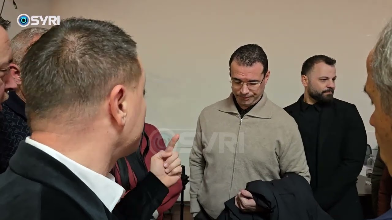 Opozita bllokon mbledhjen e Këshillit Bashkiak në Vlorë: Kanë futur 22 pika në rendin e ditës