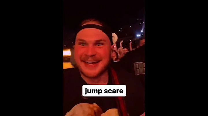 JUMP SCARE!!🤠😂 #countrysinger #concert #foryou #fyp #zachbryan #funny #quittintimetour #shorts #live