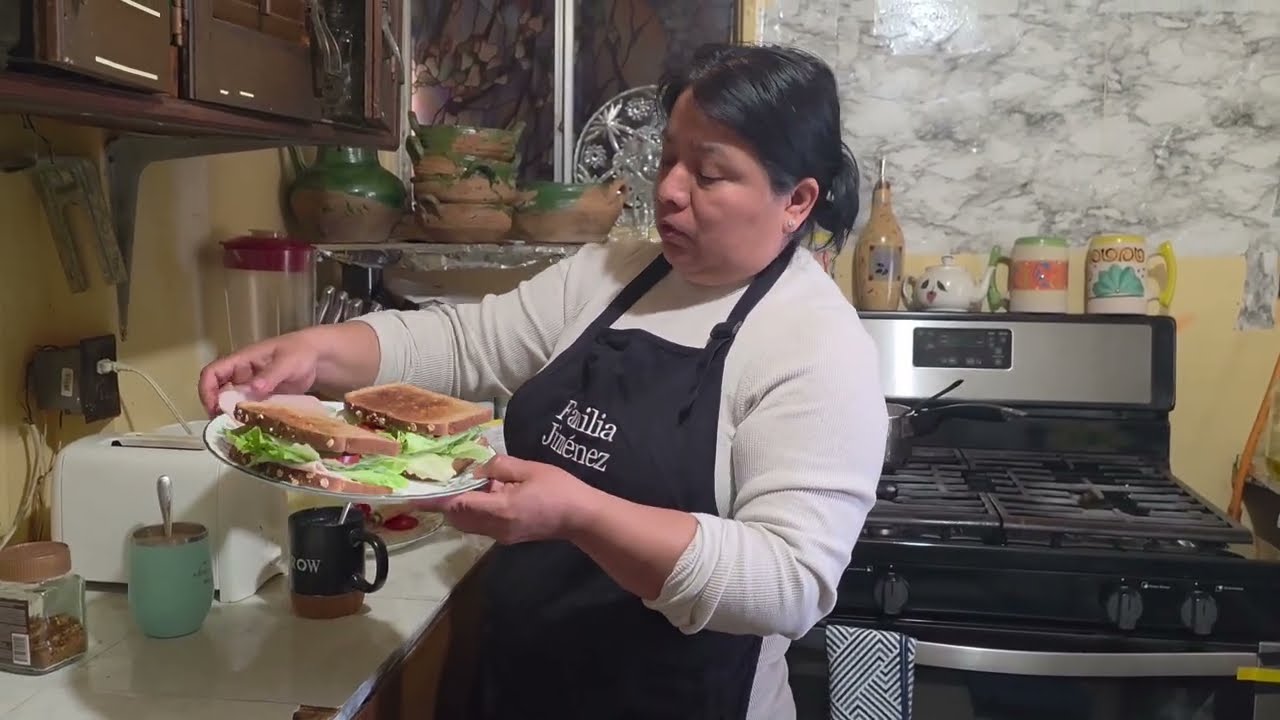 Delicioso sandwich 🥪 😋 y un cafecito ☕️