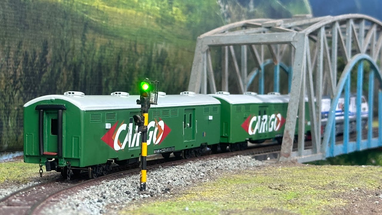 Merakit kereta api Kargo,Ekonomi&Batubara CC202 Ngebut melewati Jembatan&wesel lalu anjlok terguling