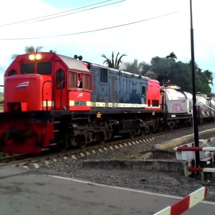 Download lagu Kereta Api - Prabumulih Jum'at 15 Juli 2016