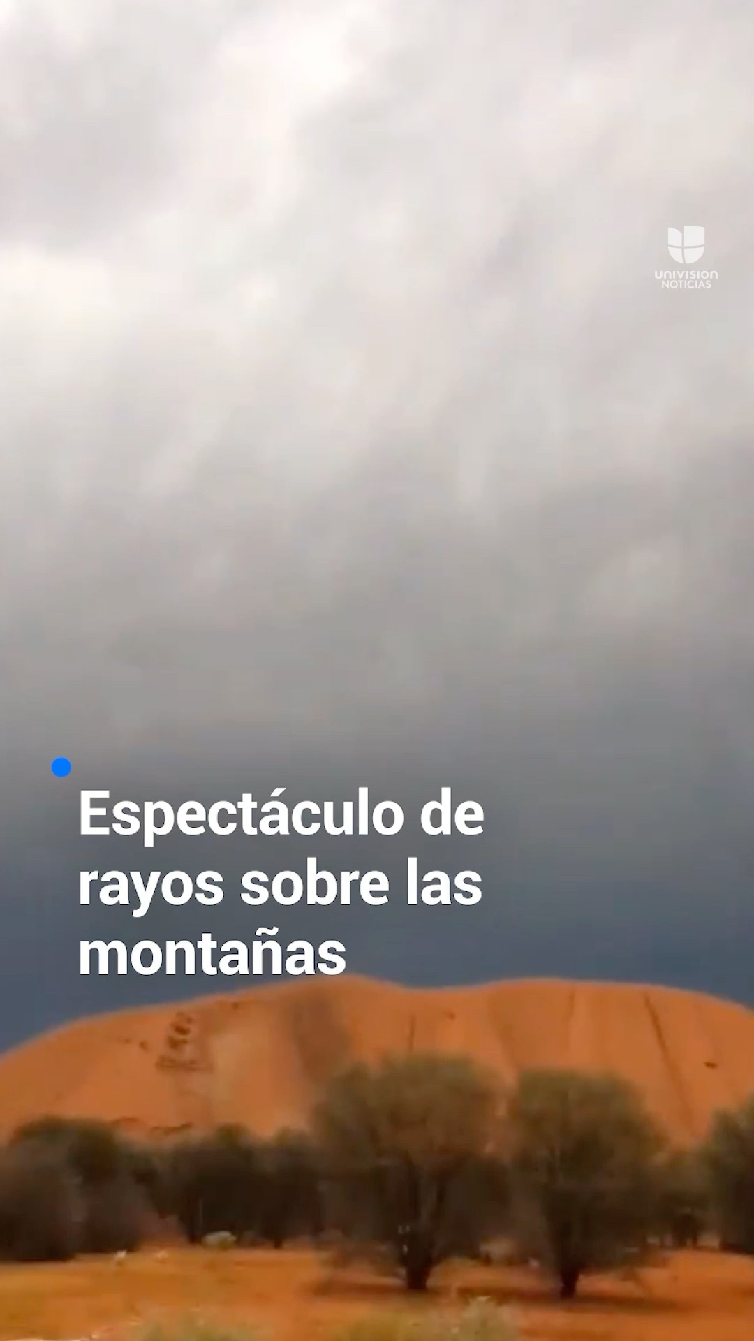 Mira este espectáculo de rayos sobre las montañas