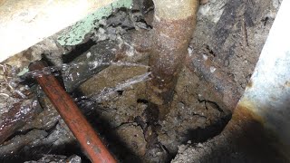 видео: Сгнила труба на холодной воде. Как работает аварийная служба? картинка: Сгнила труба на холодной воде. Как работает аварийная служба?