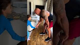 Rock fun Moments.. 🤣 Daddy close your eyes ...