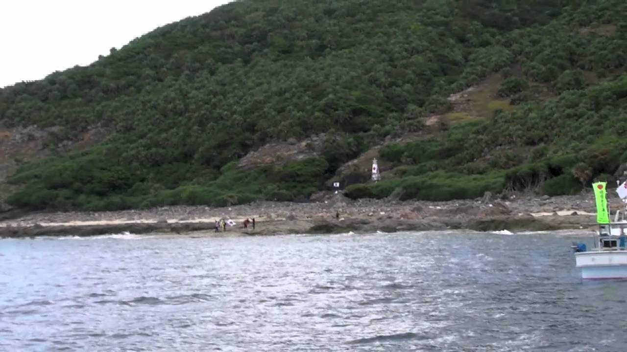 尖閣諸島魚釣島日本人10人上陸の様子(2012/8/19撮影) - YouTube