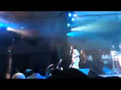 Tarrus Riley - "She's Royal" performing live, Baha...