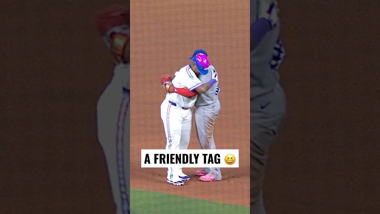 Vladimir Guerrero Jr. tagged Salvador Perez out with a side of hugs 😆 #MLB #BlueJays #Toronto