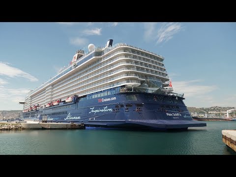 Mein Schiff 5 Meets Aidaperla In Barcelona Auslaufen Mit