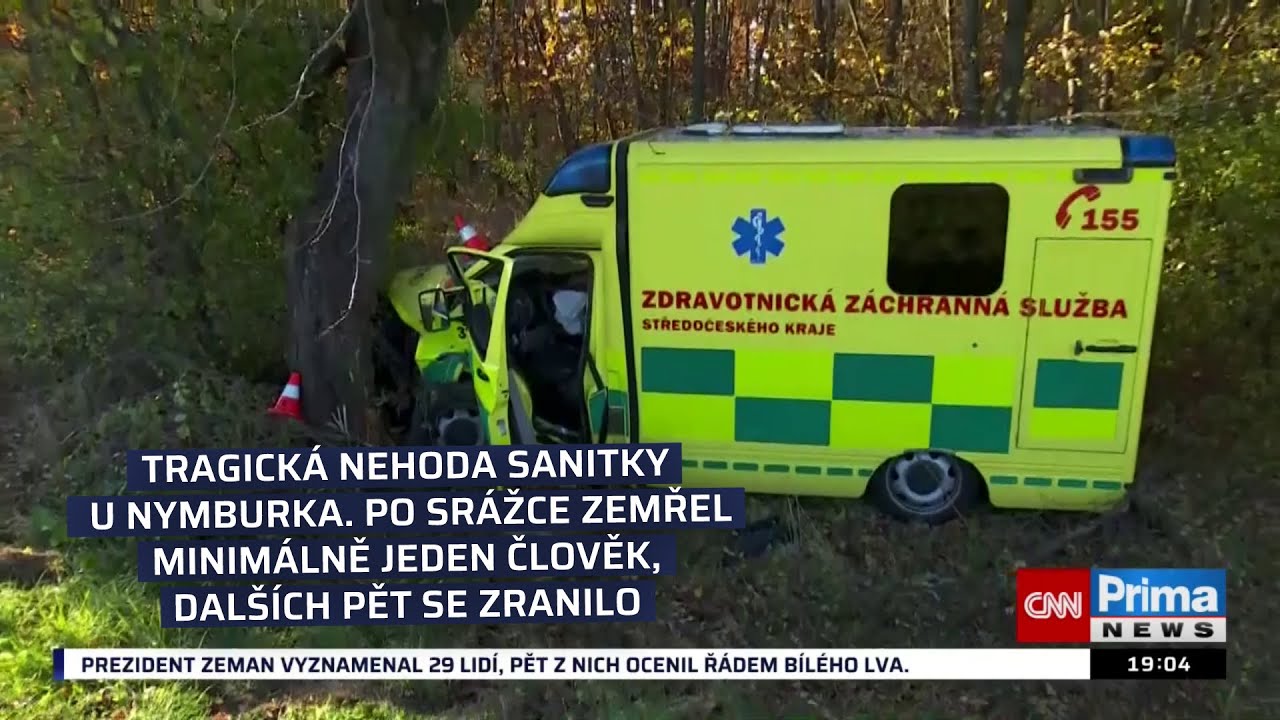 Tragická nehoda sanitky u Nymburka. Po srážce zemřel minimálně jeden člověk, dalších pět se zranilo