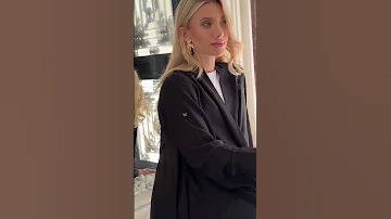 BLK 7364 عباية سوداء ناعمة كلوش مطعمه بخيوط سوداء Lyora 