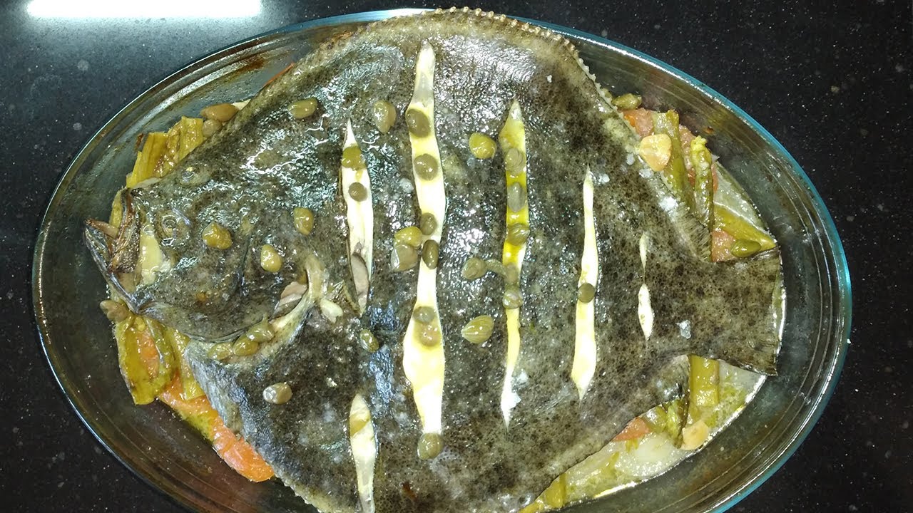 Recette Turbot HD entier au four sur légumes طريقة تحضير السمك بالخضار