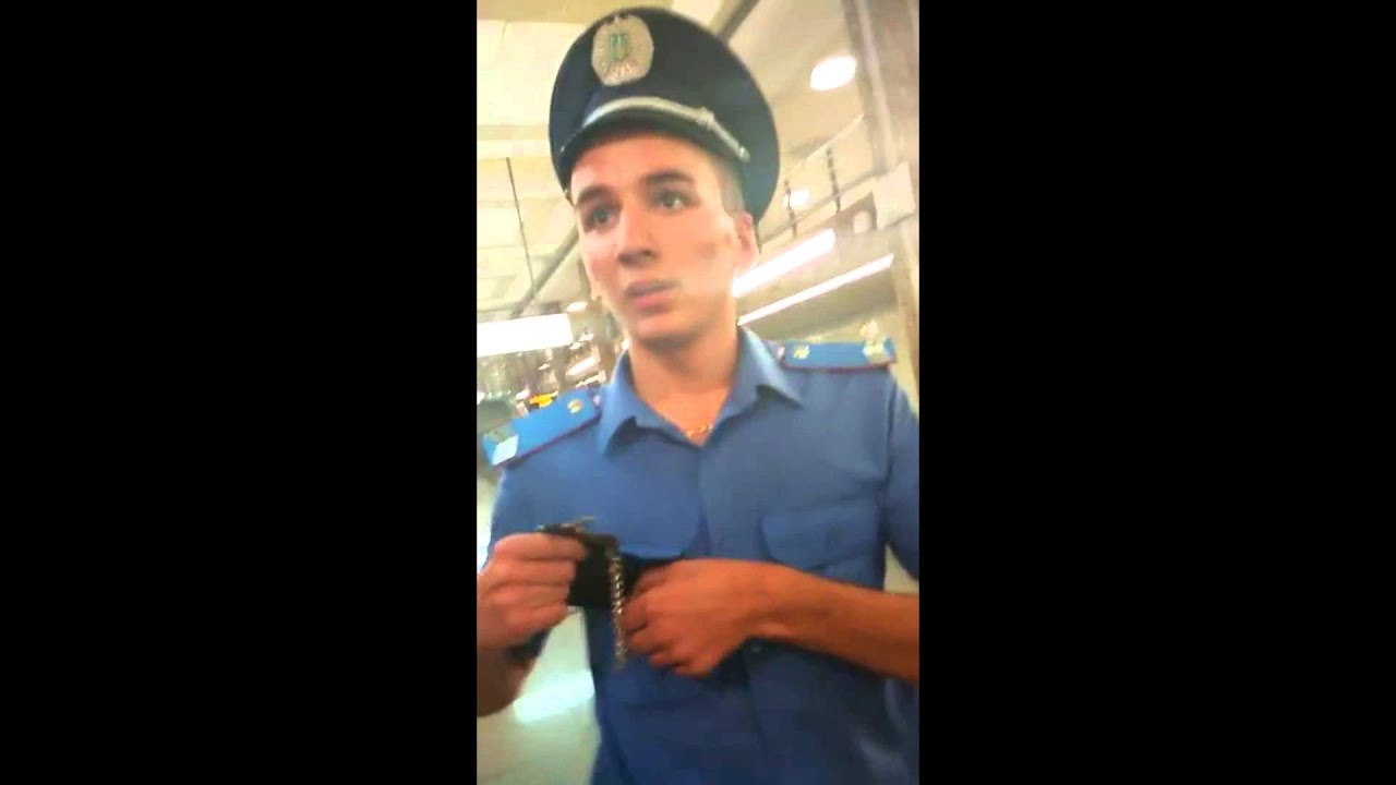 дебилы бл В милиции работают такие отморозки