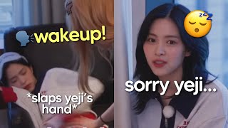 ryujin throwing a tantrum when yeji wakes her up