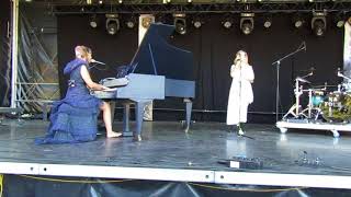 Soundcheck Fiona ( Faun ) met Laura Fella , die Weiße Dame .