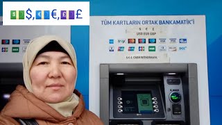 Снятие валюты с банкомата в Стамбуле.