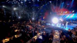 rihanna - umbrella (live @ world music awards 2007).
