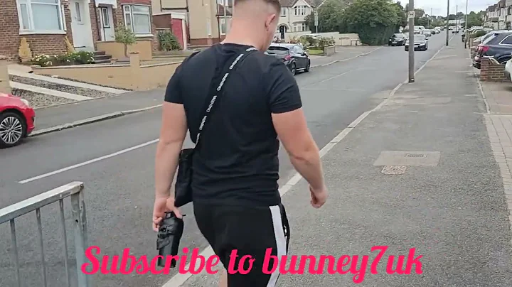 this is a walking video in Limbury in Luton UK